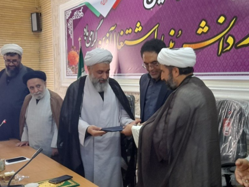 مراسم تودیع و تکریم امام جمعه هرسین برگزار شد +تصویر مراسم تودیع و تکریم امام جمعه هرسین برگزار شد +تصویر