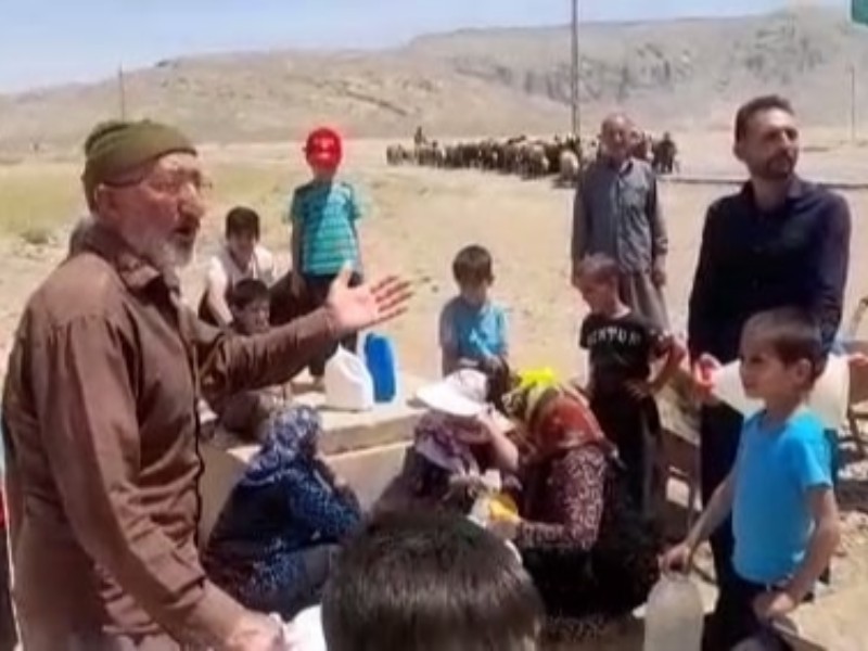 با توجه به فرونشست آبهای زیرزمینی جیره بندی آب محتمل است/ چاه روستای کهریز 80درصد پیشرفت فیزیکی دارد با توجه به فرونشست آبهای زیرزمینی جیره بندی آب محتمل است/ چاه روستای کهریز 80درصد پیشرفت فیزیکی دارد