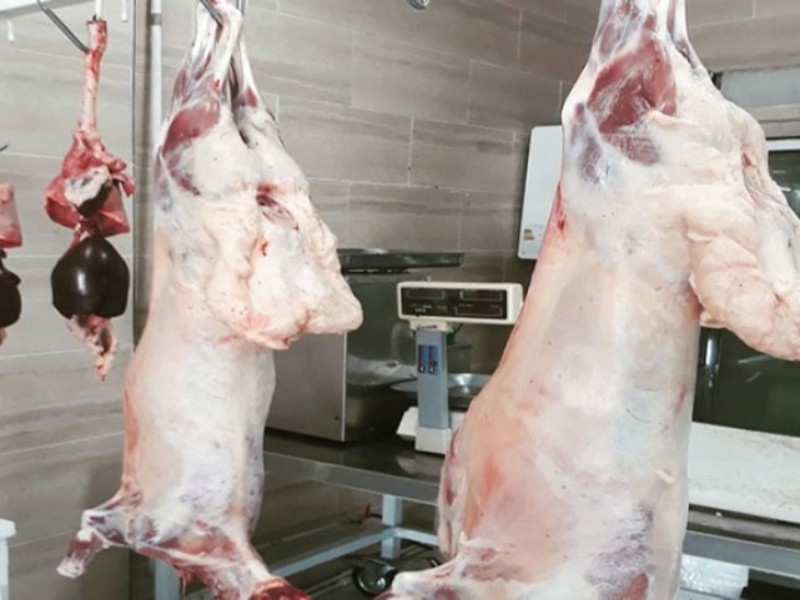 تعطیلی قصابی‌ ها و کمبود گوشت در هرسین / بهانه کردن قیمت گوشت برای فرار ازاجرای یک دستورالعمل !!