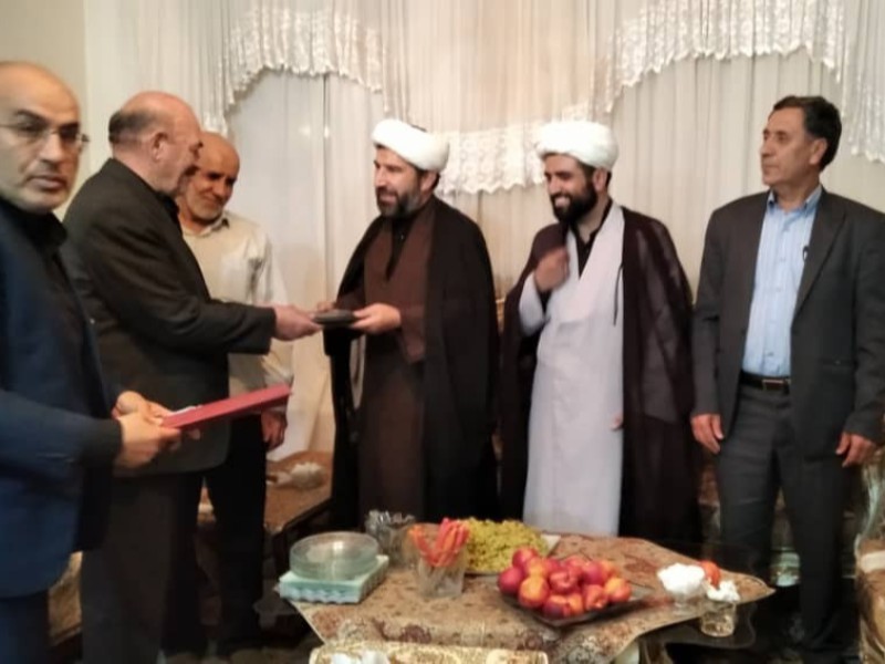 تجلیل از پیرغلام حسینی (ع) در شهرستان هرسین تجلیل از پیرغلام حسینی (ع) در شهرستان هرسین