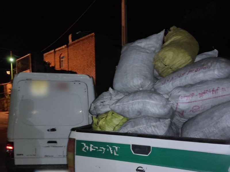 کشف محموله زغال قاچاق از وانت پراید در شهرستان هرسین کشف محموله زغال قاچاق از وانت پراید در شهرستان هرسین