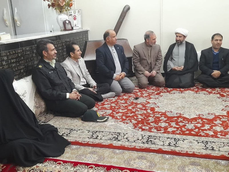 دیدار با خانواده معظم شهدا و جانبازان در هرسین دیدار با خانواده معظم شهدا و جانبازان در هرسین