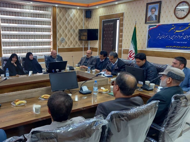 با تمام توان در خدمت هنرمندان هستیم با تمام توان در خدمت هنرمندان هستیم