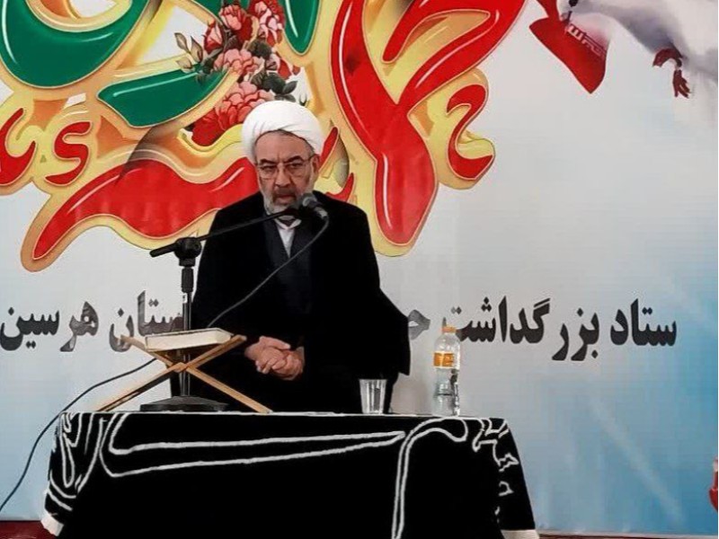 هدف دشمن بی اثرکردن جایگاه ولی فقیه است