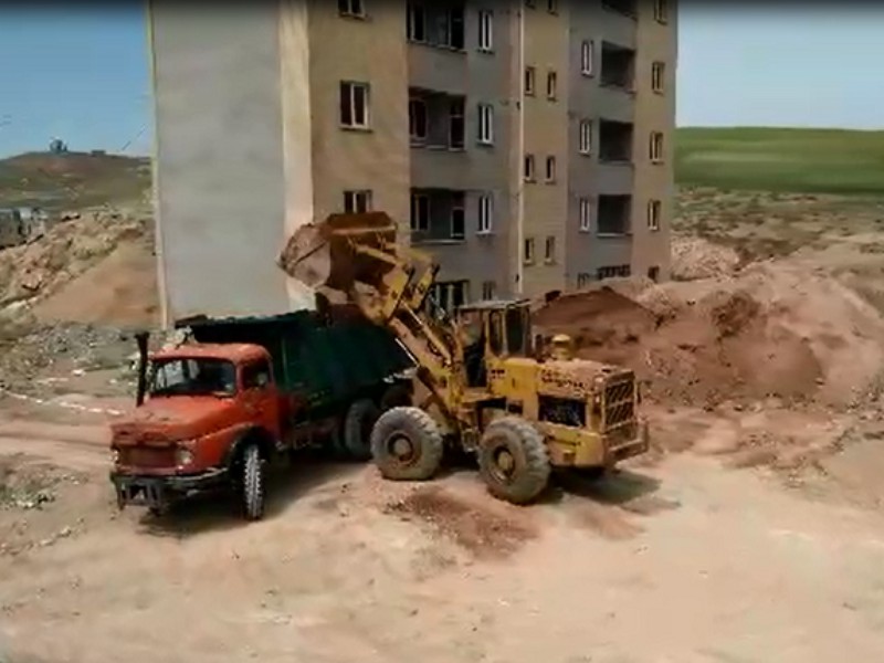 تلاش های شبانه گروه های جهادی در تکمیل پروژه مسکن مهر 160 واحدی مددجویان بهزیستی هرسین