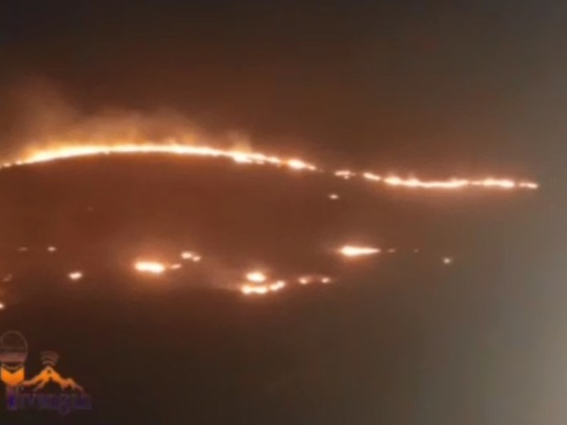 بخشی از مزارع و مراتع دهستان چهر طعمه حریق شد بخشی از مزارع و مراتع دهستان چهر طعمه حریق شد