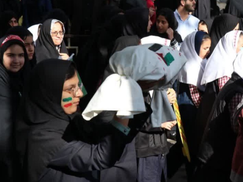 مشق استکبار ستیزی در 13آبان دارالمومنین هرسین