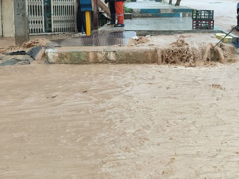 هرسین دریاچه آبهای سطحی شد+عکس و فیلم هرسین دریاچه آبهای سطحی شد+عکس و فیلم