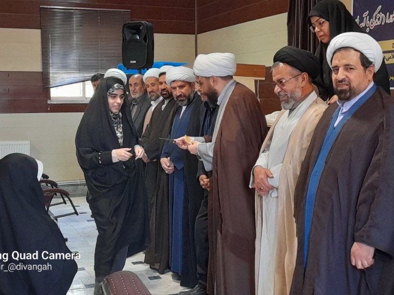 تجلیل از برگزیدگان طرح قرآنی مسطورا در هرسین