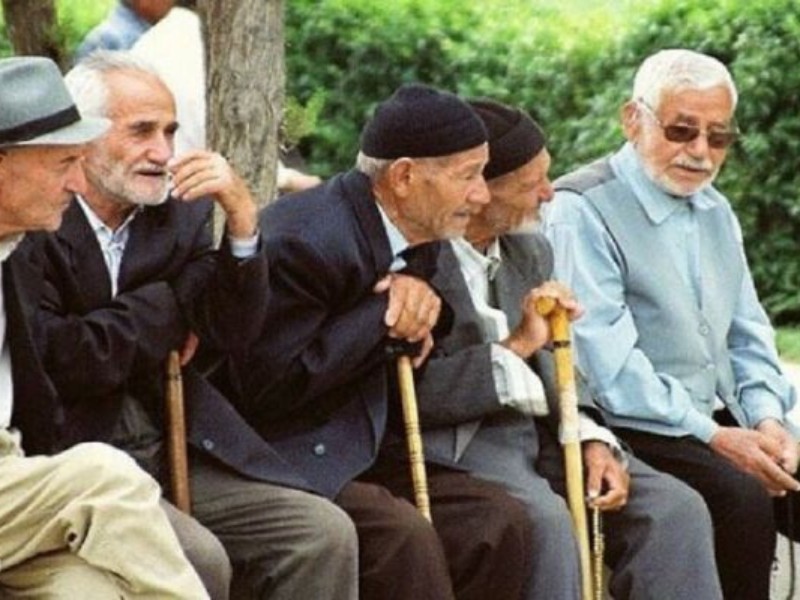 سالمندان هرسینی منتظر نگاه ویژه مسئولانند سالمندان هرسینی منتظر نگاه ویژه مسئولانند