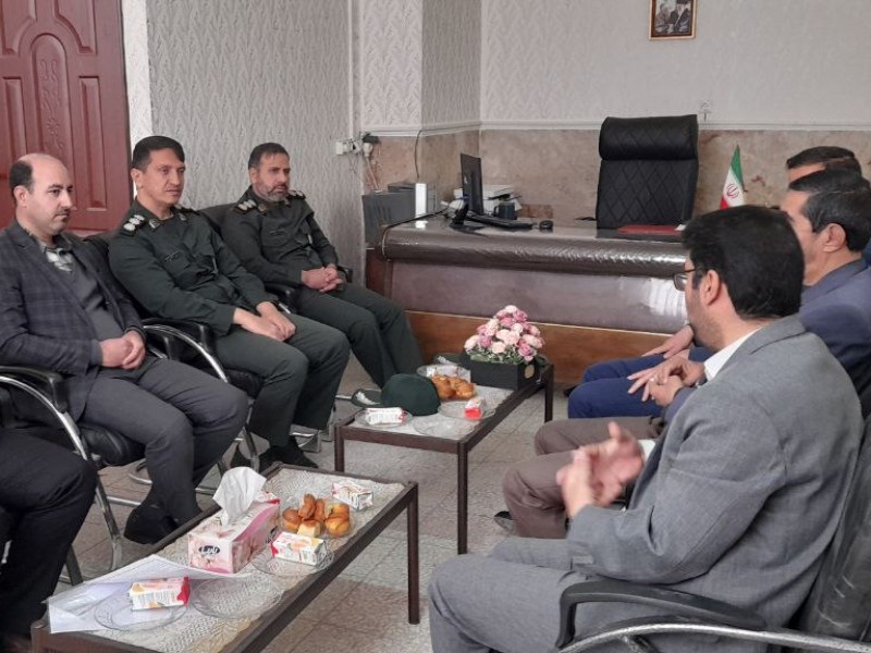 نشست فرمانده سپاه ناحیه با رئیس اداره آموزش و پرورش هرسین نشست فرمانده سپاه ناحیه با رئیس اداره آموزش و پرورش هرسین