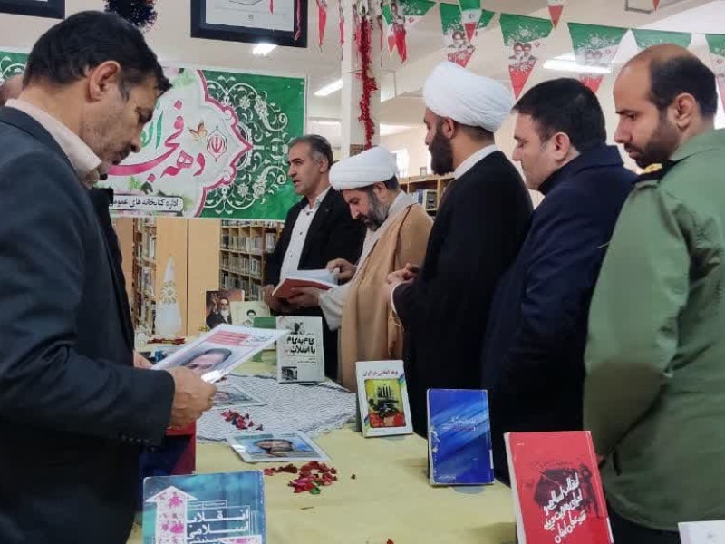 برگزاری نمایشگاه و بازنمایی کتاب و عکس انقلاب در هرسین برگزاری نمایشگاه و بازنمایی کتاب و عکس انقلاب در هرسین