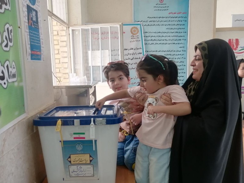 تصاویری از حضور مردم هرسین درپای صندوق های رای