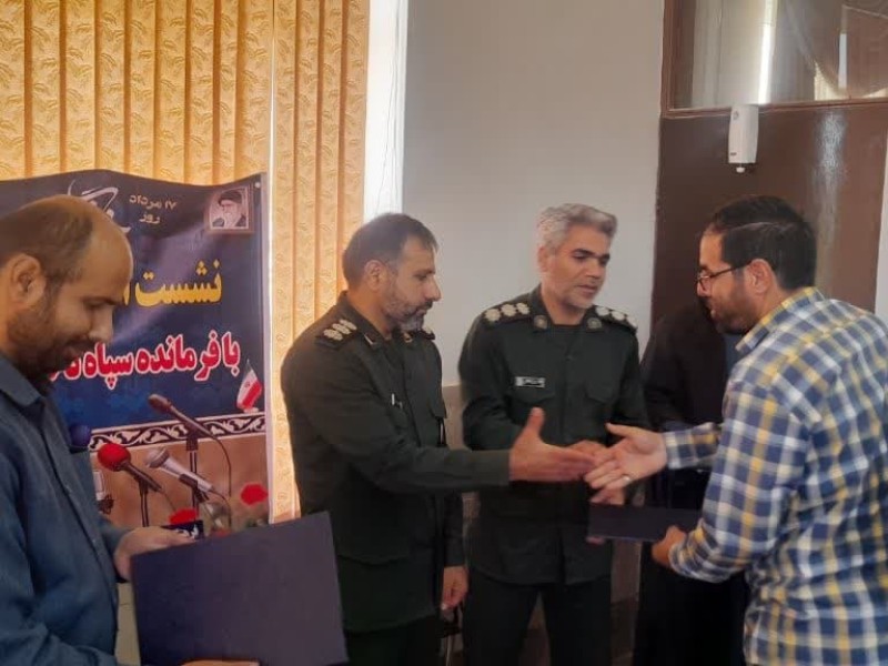 کار خبرنگاران در جامعه به نحوی جهاد تبیین است کار خبرنگاران در جامعه به نحوی جهاد تبیین است