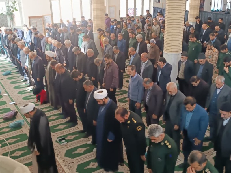 تصاویری از نماز جمعه این هفته هرسین تصاویری از نماز جمعه این هفته هرسین