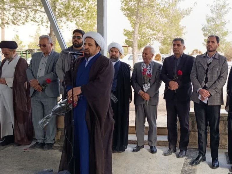 مزار شهدای شهرستان هرسین غبار روبی وعطر افشانی شد